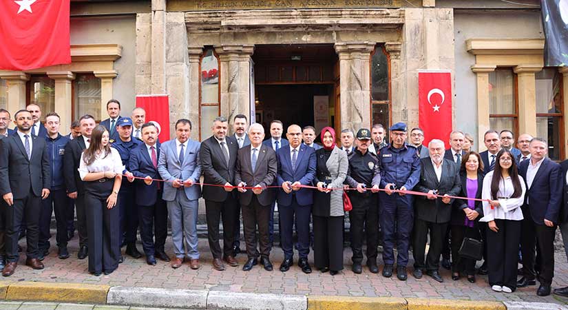 Giresun’da genç yeteneklerden 103. yıla özel sergi