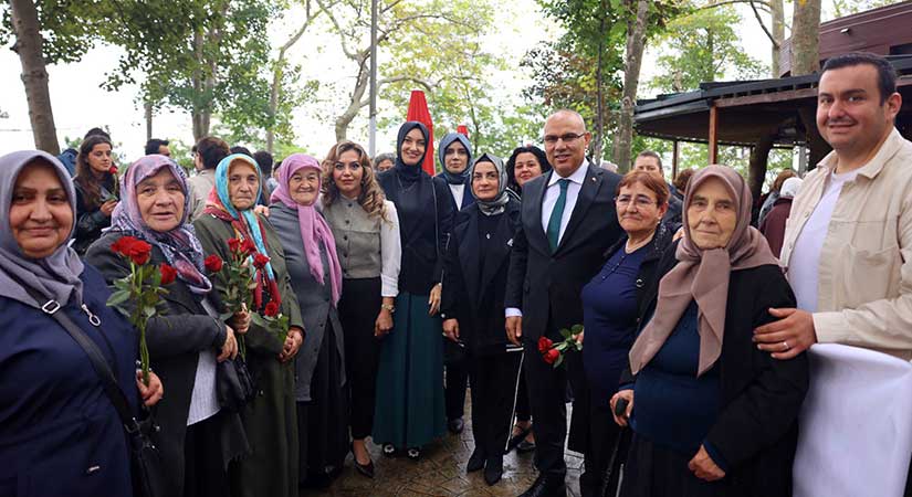 Giresun Kalesi’nde yaşlılar için kahvaltı düzenlendi