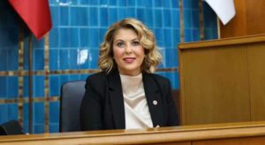 Gezmiş: “Bu maaşla kirasını mı ödesin, ilacını mı alsın?”