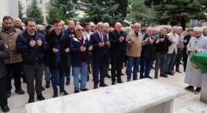 Prof. Dr. Enver Sarı’nın annesi son yolculuğuna uğurlandı