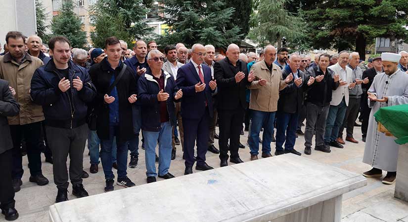 Prof. Dr. Enver Sarı’nın annesi son yolculuğuna uğurlandı