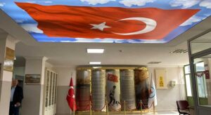 Yunus Emre Anadolu Lisesi’nde Türk bayrağı gururu