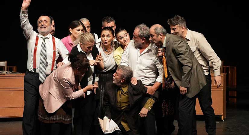 Giresun Belediyesi Şehir Tiyatrosu festival sahnesinde beğeni topladı