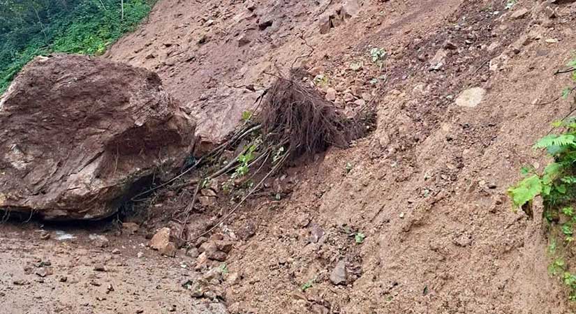 Giresun’da sağanak heyelanları tetikledi, köy yolları kapandı