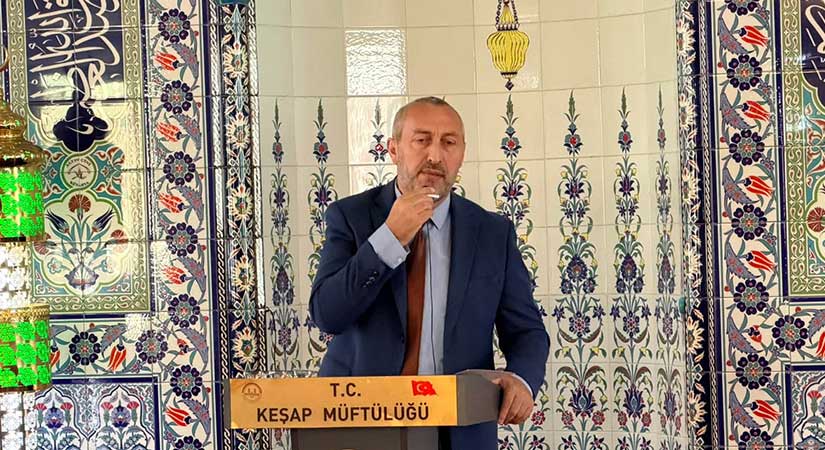 Müftü Okuş: “Camilerde gönüllere dokunmalıyız!”