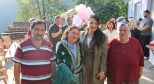 Kaymakam Selin Sarı, Emine ablanın mutluluğuna ortak oldu