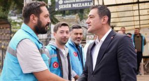 Başkan Köse, mezarlık çalışanlarının sesine kulak verdi