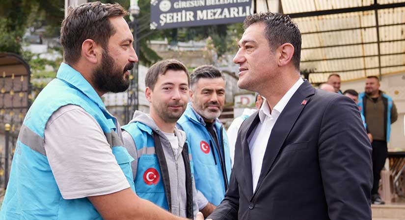 Başkan Köse, mezarlık çalışanlarının sesine kulak verdi