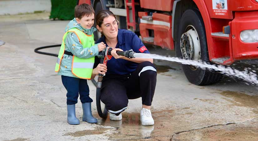 Giresun İtfaiyesi çocuklara yangınla mücadeleyi öğretti